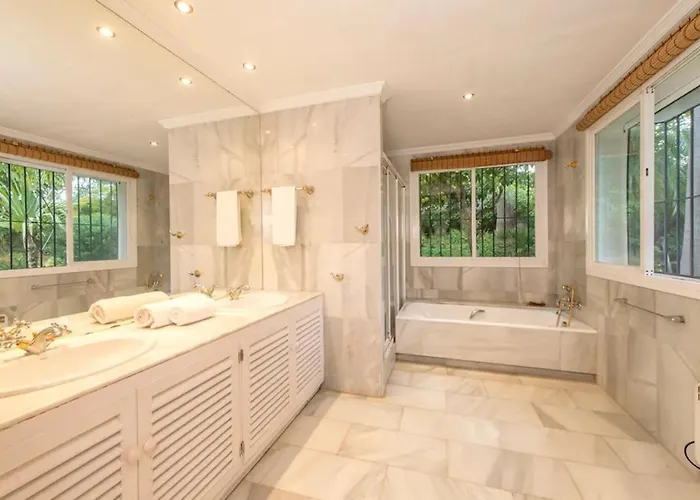 In Palm Tree Plantation, Near The Beach. * マルベーリャ